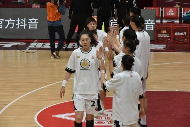 除了高希希、郑晓龙、曹盾等行业知名导演，数十位优秀演员也在盛典上与剧组一同亮相